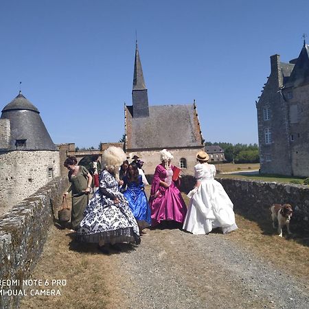 Chateau De Bourgon Montourtier Esterno foto