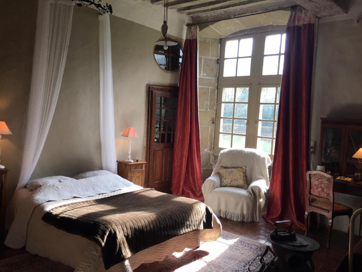 Chateau De Bourgon Montourtier Esterno foto
